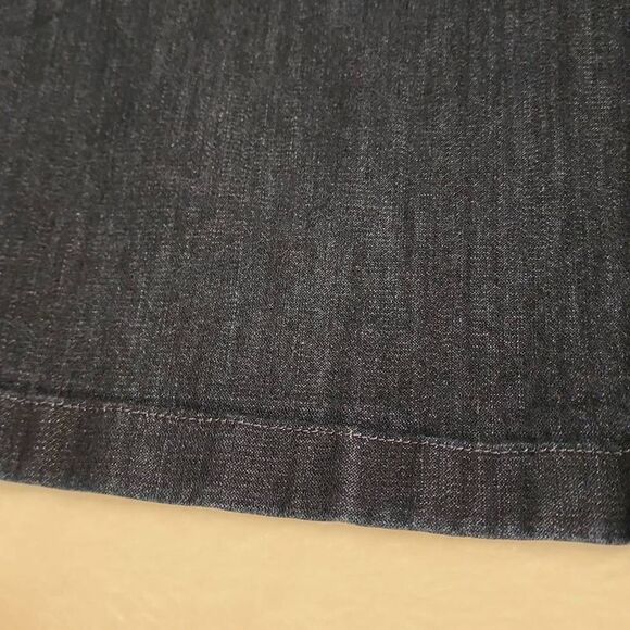 Izod Women's Denim A Line Denim 5 Pocket Skirt Size 4 - Picture 2 of 10